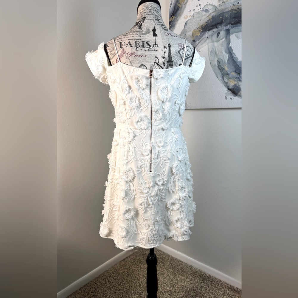 Gianni Bini White Threaded Floral Dress Size 6 Off-Shoulder Festive Bridal Style - Picture 7 of 13